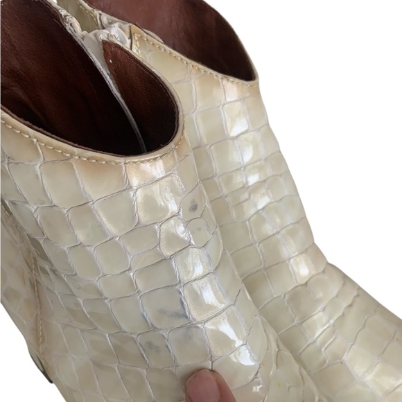 Hispanitas Cream Croc-Embossed Leather Ankle Boots. EU 37 (US 6.5) - Picture 6 of 9